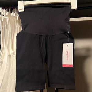 NEW!!!  XS Maternity Shorts